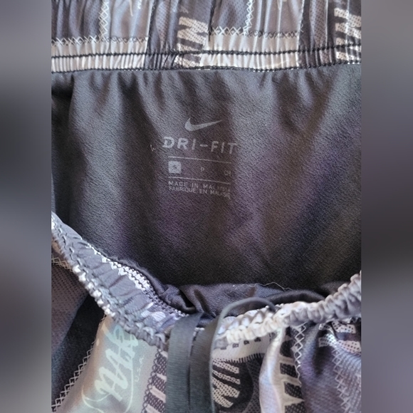 Womens nike‎ running shorts size small Denver co - Picture 2 of 2